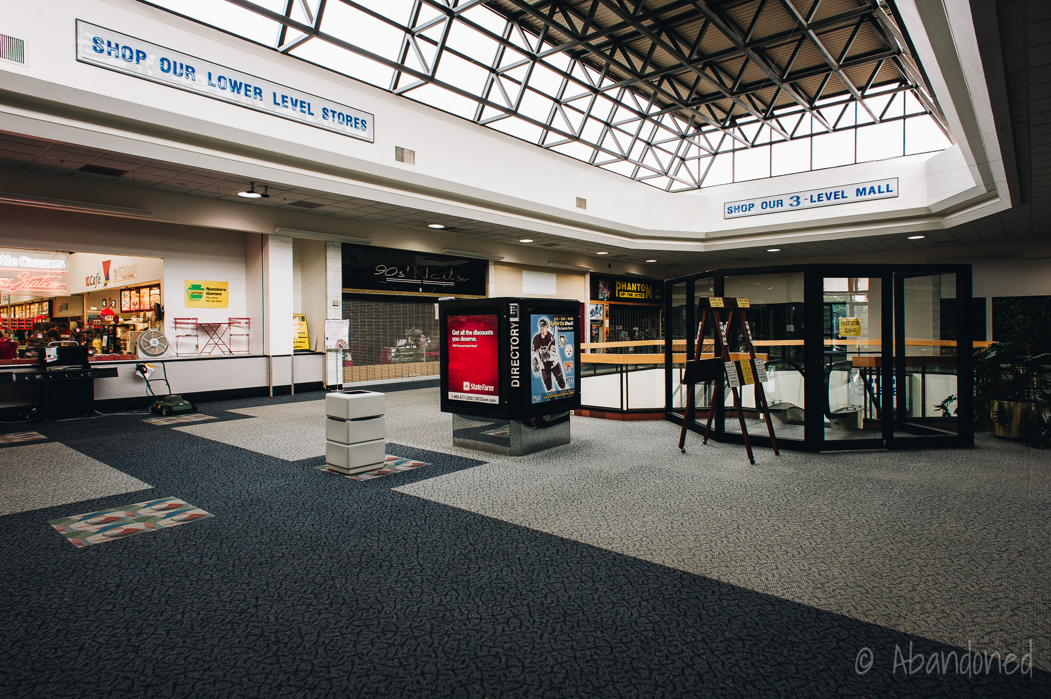Parkway Center Mall - Abandoned