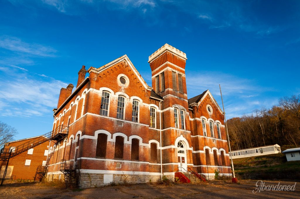 Higginsport School Abandoned