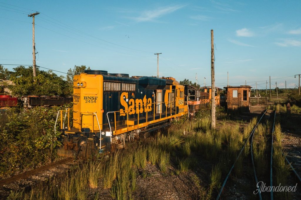 Derelict Burlington Northern Santa Fe 2454 Locomotive