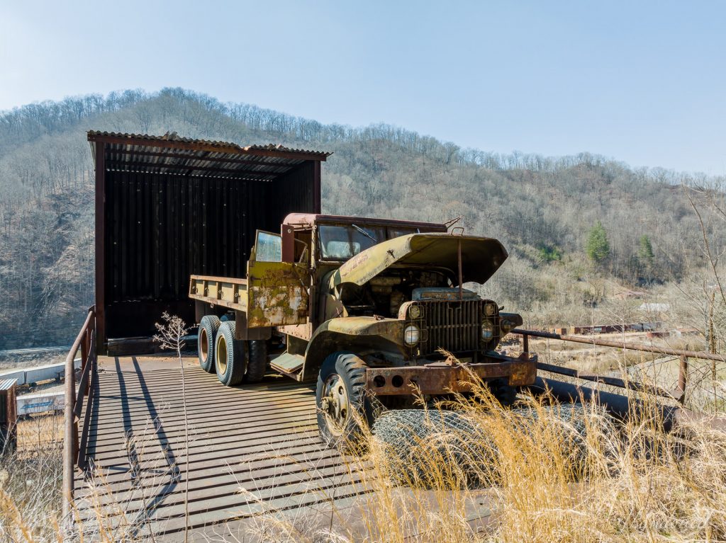 Sizemore Mining Corporation and Old Circle Coal Company GMC M211